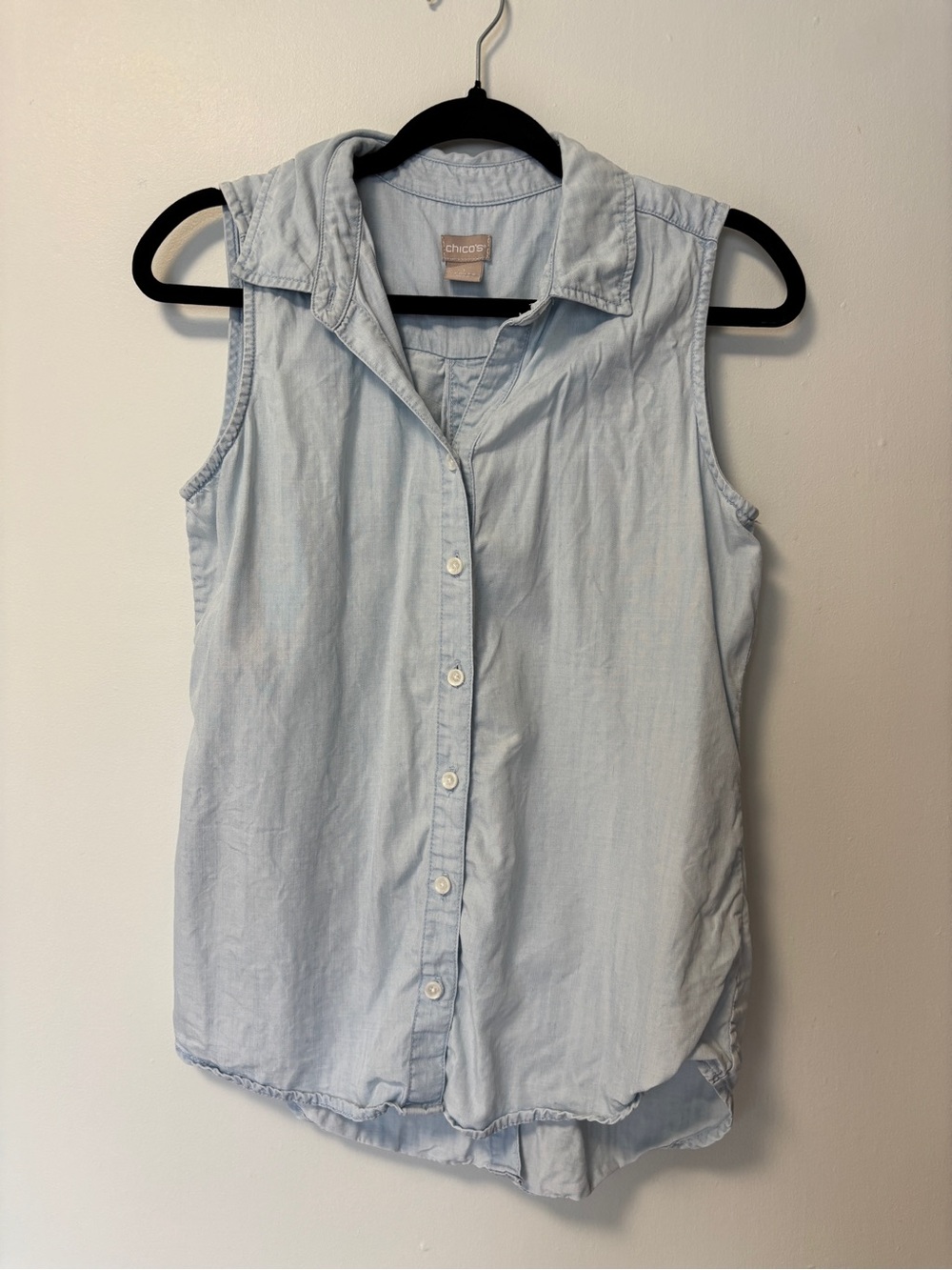Chico's vintage denim top with button detailing front and back ✨